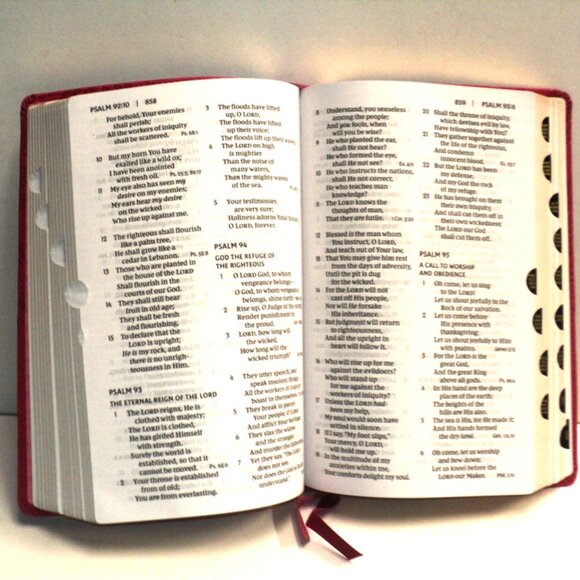 The Holy Bible: New King James Version Personal Size Large Print Reference Pink - Picture 5 of 7